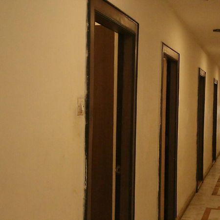Hotel Surya Гвалиор Екстериор снимка